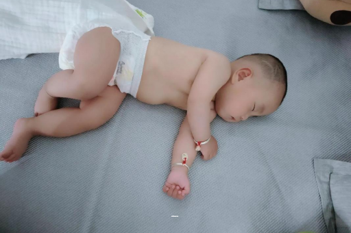 南安宝宝总是摇头怎么回事